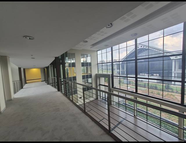 1,153M² OFFICE TO LET IN PARKTOWN